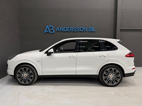 Porsche Cayenne 6 of 24