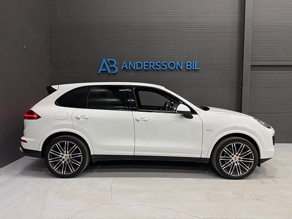 Porsche Cayenne 5 of 5