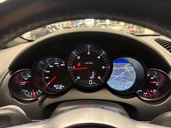 Porsche Cayenne 18 of 24