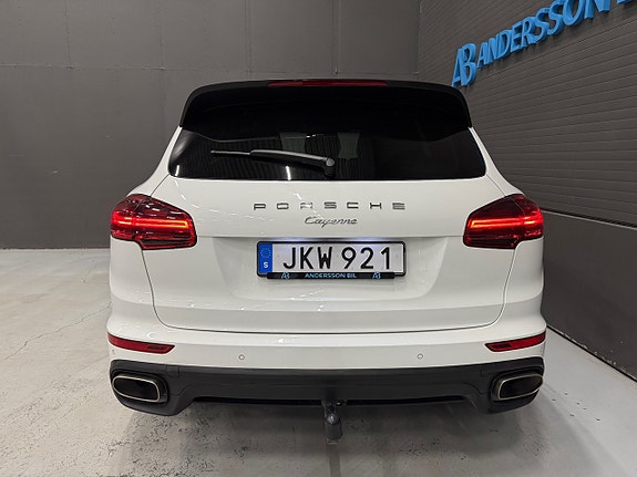 Porsche Cayenne 8 of 24
