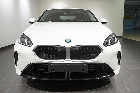 BMW 120 8 of 16