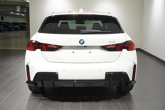 BMW 120 11 of 16