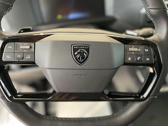 Peugeot e-Expert 13 of 15