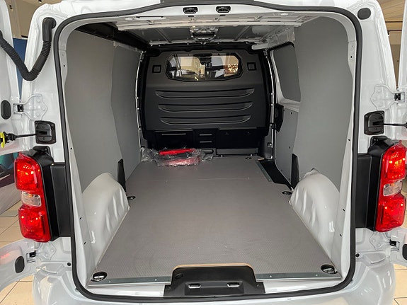 Peugeot e-Expert 15 of 15