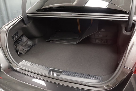 Mercedes-Benz E300 e 19 of 20