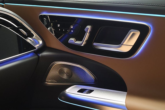 Mercedes-Benz E300 e 18 of 20