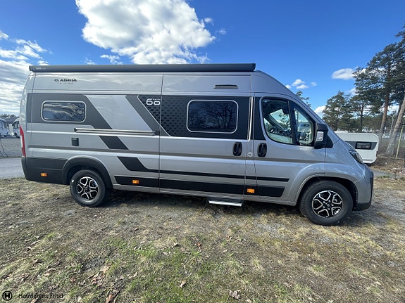 Adria Twin 640 SLB 60Y | TRUMA VÄRME | LÅNGBÄDDAR 2 of 25
