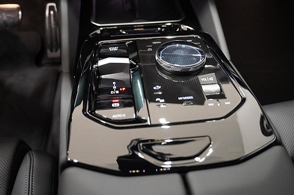 BMW i5 14 of 20