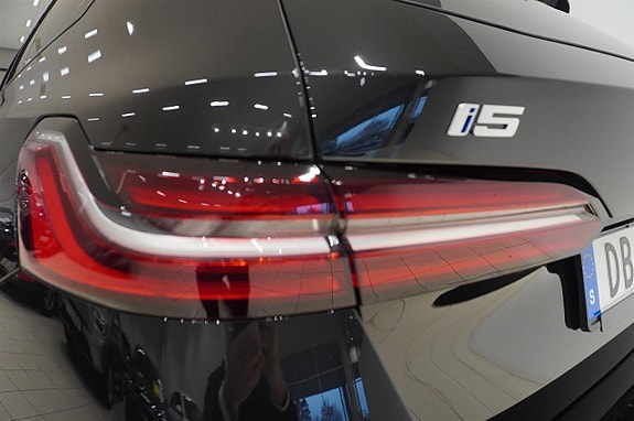 BMW i5 7 of 20