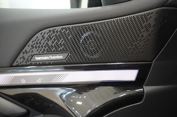 BMW i5 11 of 22