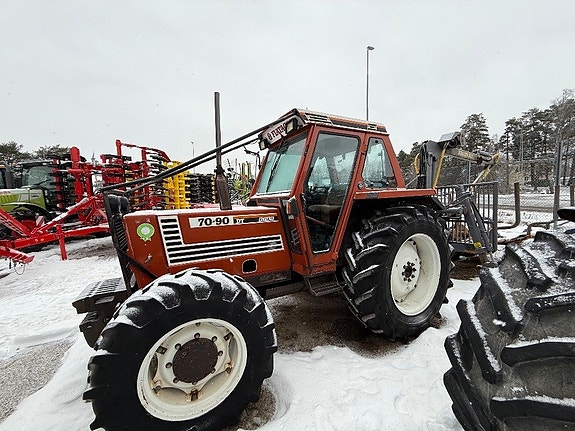Fiat 70-90DT med skogsvagn!