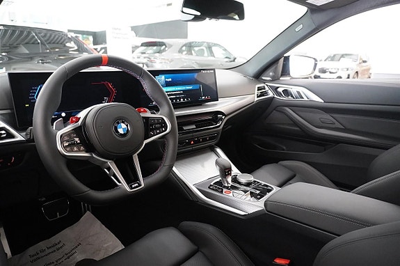 BMW M4 2 of 5