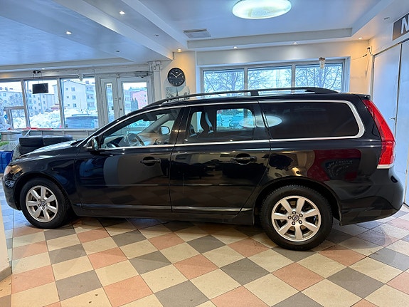 Volvo V70 4 of 27