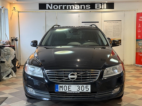 Volvo V70 2 of 27