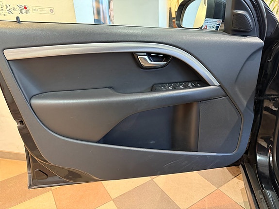 Volvo V70 11 of 27