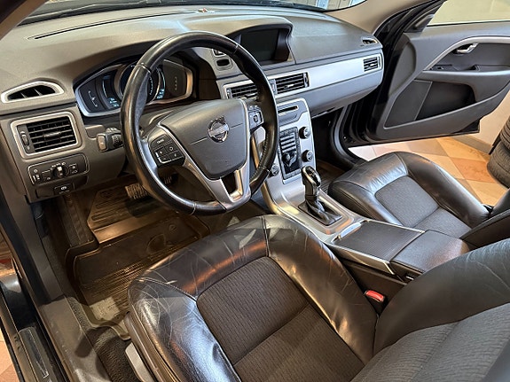 Volvo V70 12 of 27