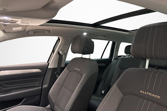 Volkswagen Passat Alltrack 13 of 26