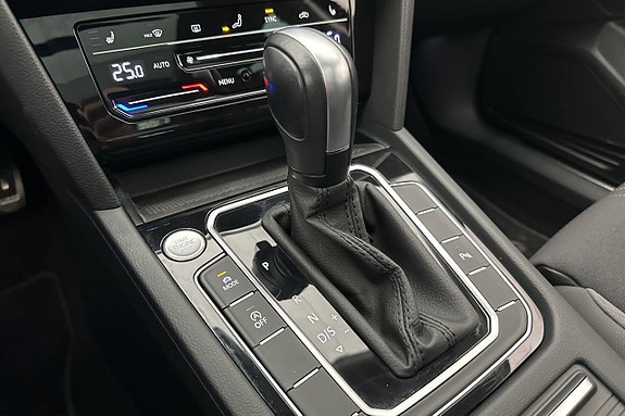 Volkswagen Passat Alltrack 21 of 26