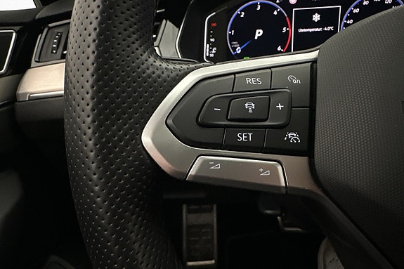 Volkswagen Passat Alltrack 17 of 26