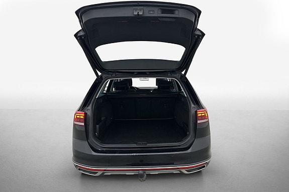 Volkswagen Passat Alltrack 9 of 26