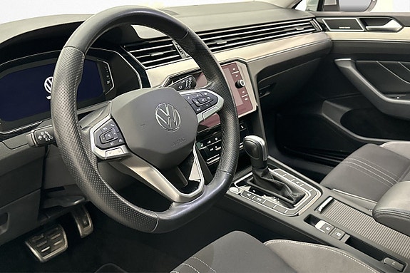 Volkswagen Passat Alltrack 10 of 26