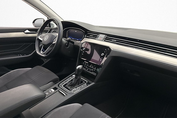 Volkswagen Passat Alltrack 12 of 26