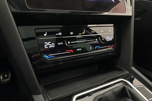 Volkswagen Passat Alltrack 22 of 26