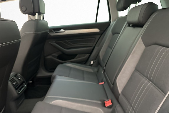 Volkswagen Passat Alltrack 16 of 26