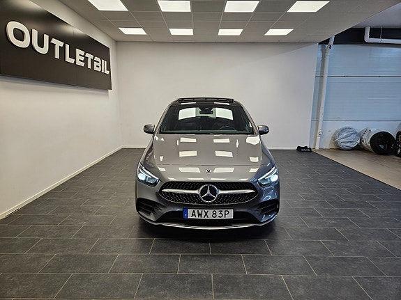 Mercedes-Benz B180 4 of 5