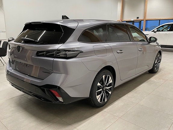 Peugeot 308 SW 4 of 5