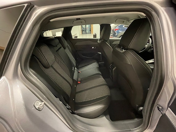 Peugeot 308 SW 8 of 18