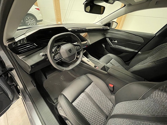 Peugeot 308 SW 11 of 18