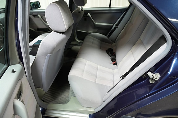 Mercedes-Benz C220 11 of 16