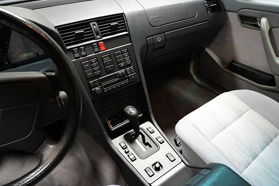 Mercedes-Benz C220 12 of 16