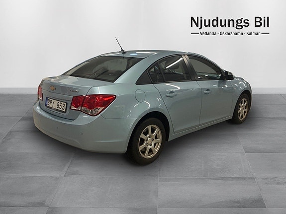 Chevrolet Cruze 3 of 5