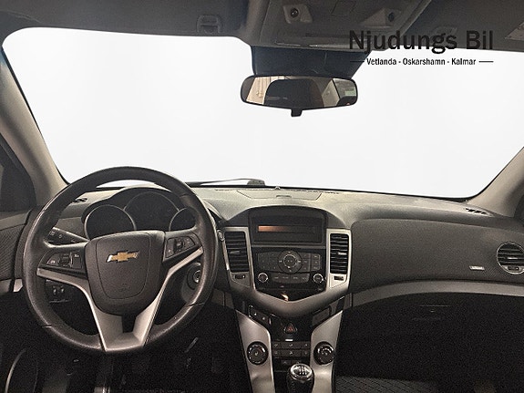 Chevrolet Cruze 10 of 12