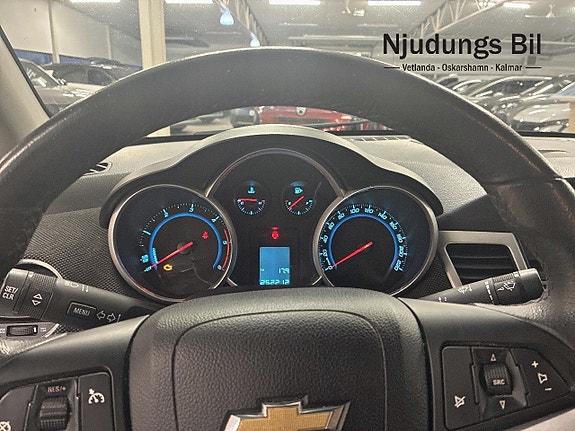 Chevrolet Cruze 11 of 12