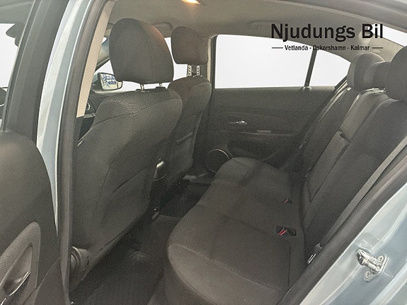 Chevrolet Cruze 9 of 12