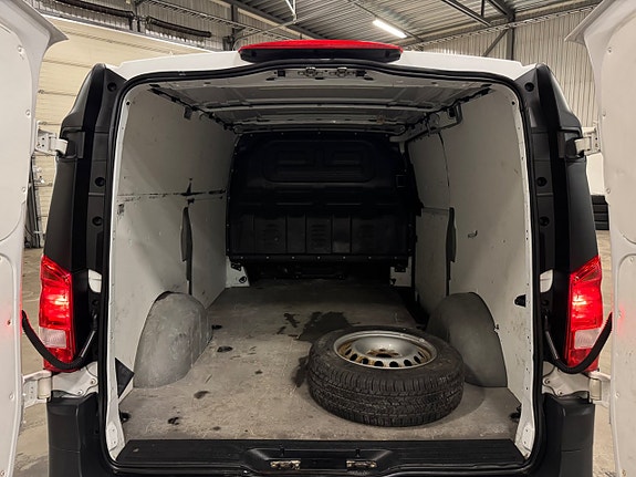 Mercedes-Benz Vito 111 14 of 18