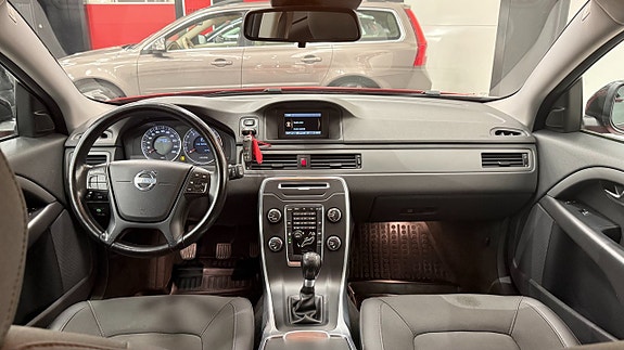 Volvo V70 7 of 11