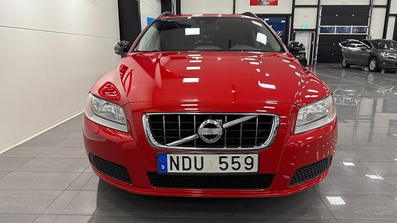 Volvo V70 2 of 5