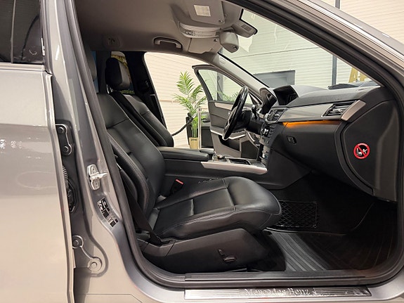 Mercedes-Benz E200 16 of 23