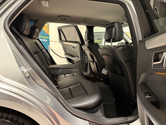Mercedes-Benz E200 15 of 23