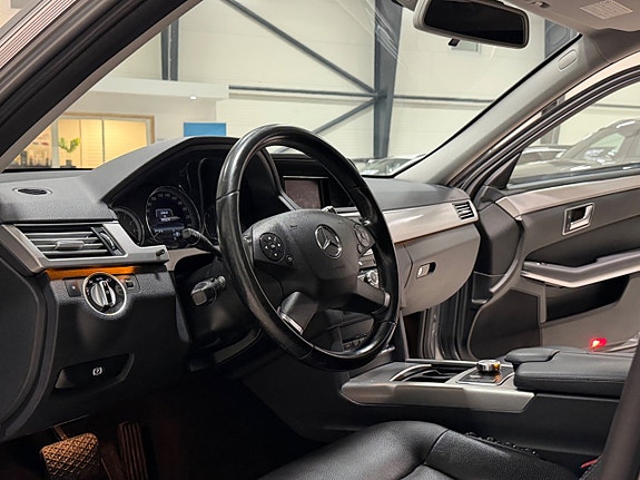 Mercedes-Benz E200 18 of 23