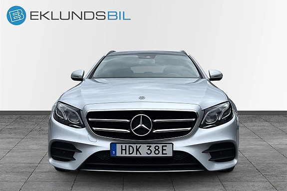 Mercedes-Benz E200 2 of 5