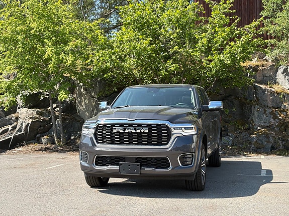 Dodge RAM 1500 2 of 5
