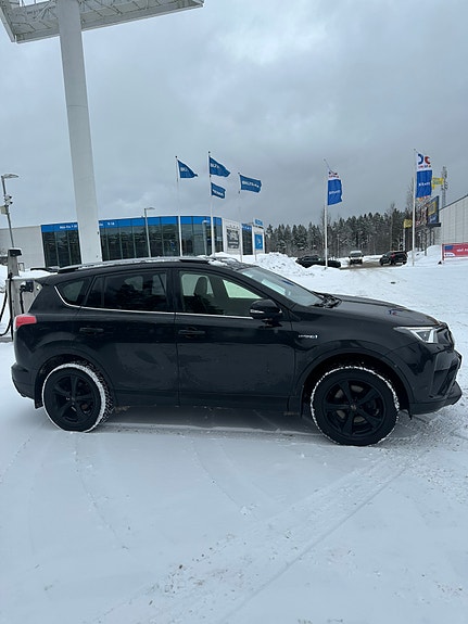 Toyota RAV4 5 of 10