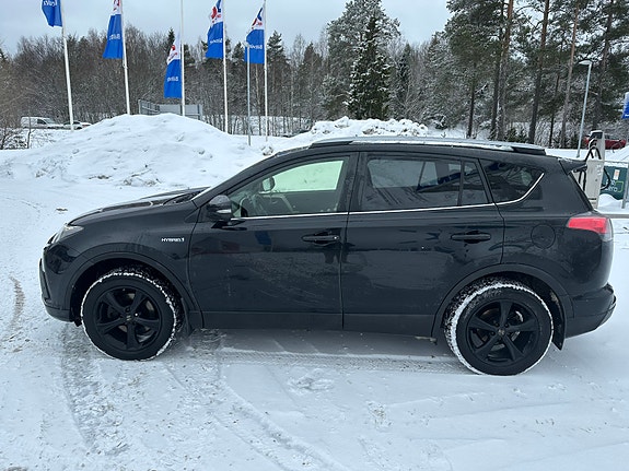 Toyota RAV4 2 of 10