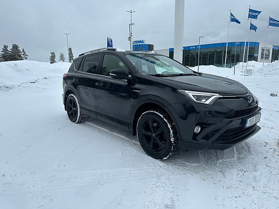 Toyota RAV4 4 of 10