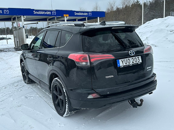 Toyota RAV4 8 of 10